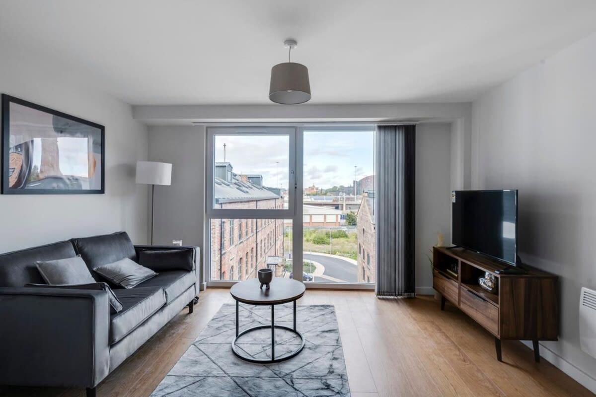 Spacious 1 Bedroom Apartment In A Converted Mill Leeds  Bagian luar foto