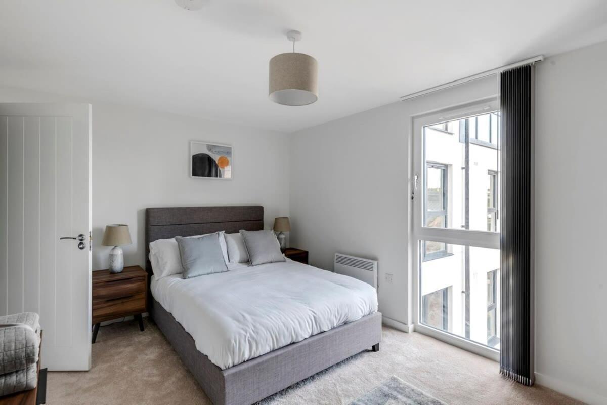 Spacious 1 Bedroom Apartment In A Converted Mill Leeds  Bagian luar foto