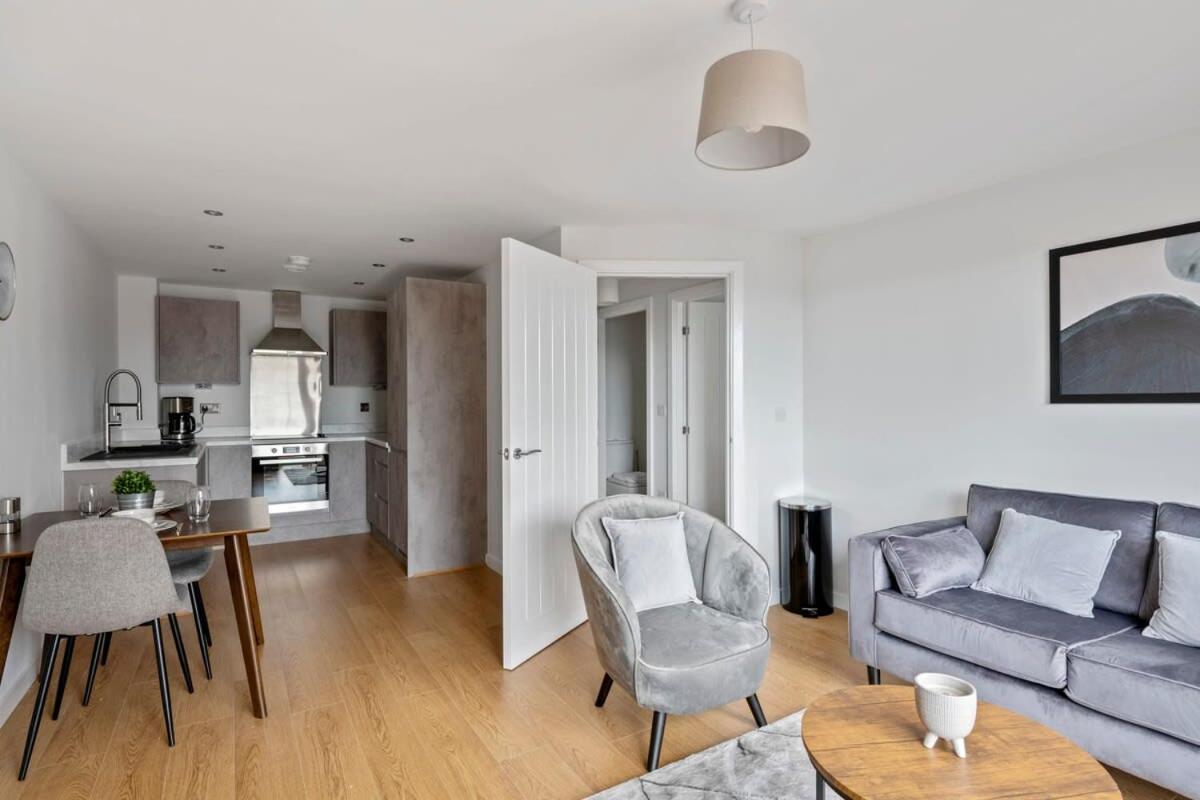 Spacious 1 Bedroom Apartment In A Converted Mill Leeds  Bagian luar foto